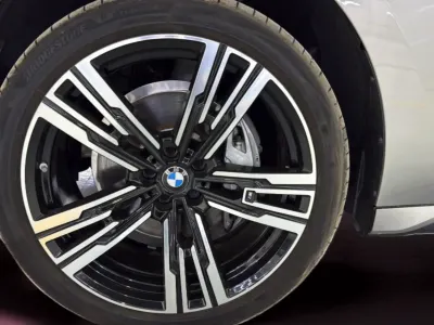 2026 بي ام دبليو الفئة السابعة 735أي