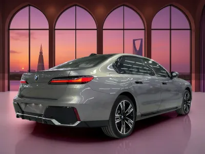 2026 بي ام دبليو الفئة السابعة 735أي