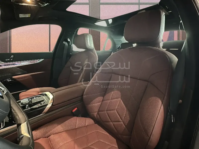 2026 بي ام دبليو الفئة السابعة 735أي