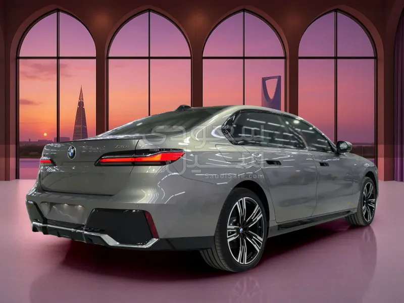 2026 بي ام دبليو الفئة السابعة 735أي