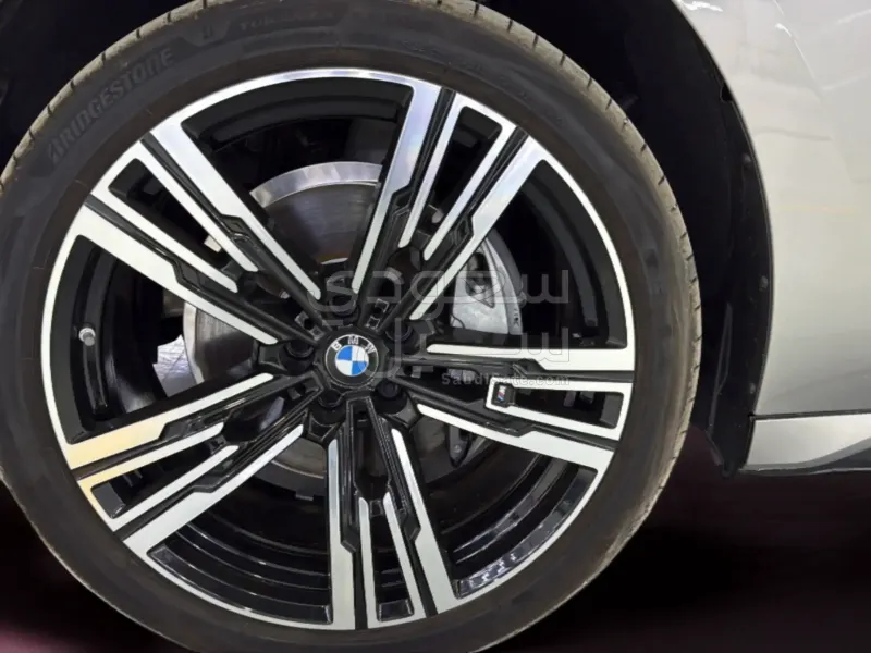 2026 بي ام دبليو الفئة السابعة 735أي