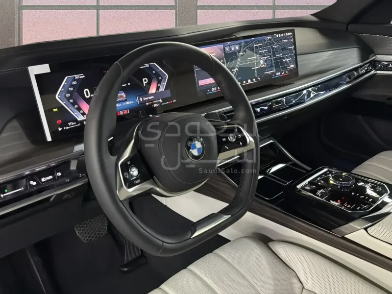 2026 بي ام دبليو الفئة السابعة 735أي