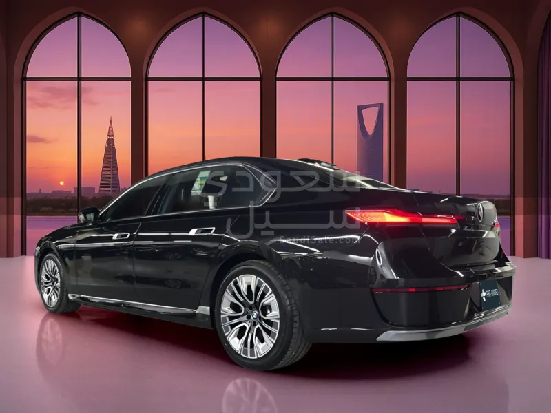 2026 بي ام دبليو الفئة السابعة 735أي