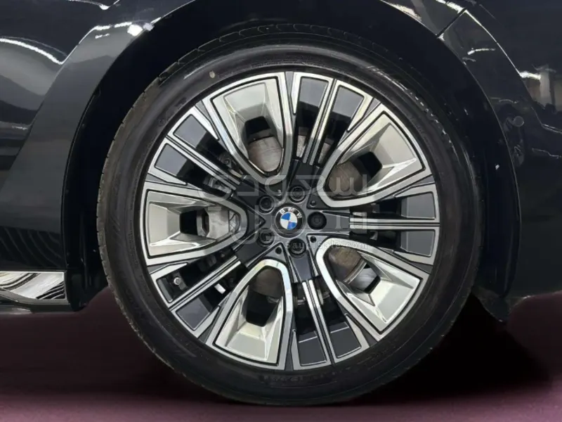 2026 بي ام دبليو الفئة السابعة 735أي