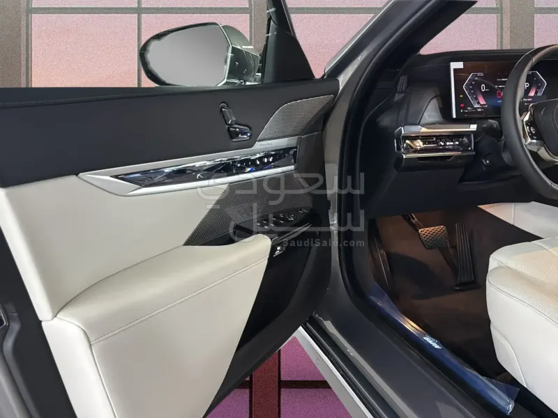 2026 بي ام دبليو الفئة السابعة 735أي