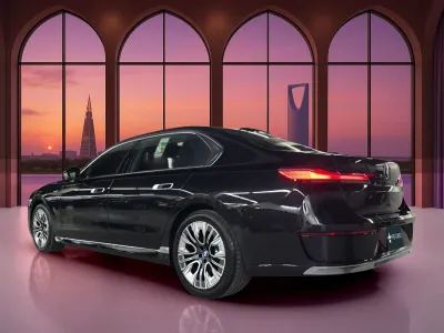 2026 بي ام دبليو الفئة السابعة 735أي