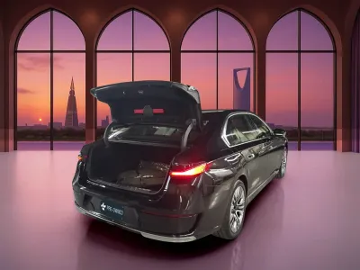 2026 بي ام دبليو الفئة السابعة 735أي