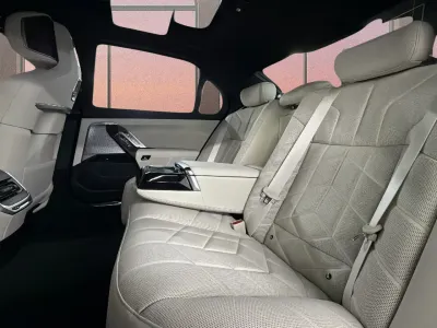 2026 بي ام دبليو الفئة السابعة 735أي