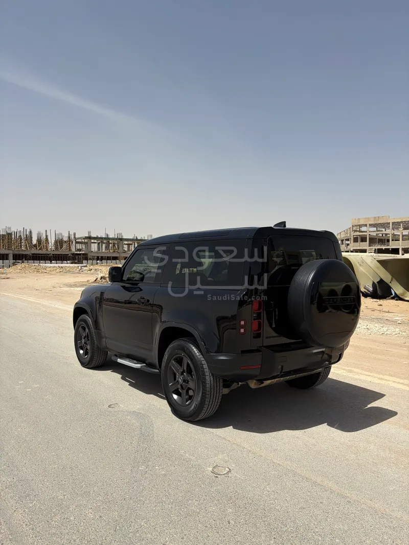 2023 لاند روفر ديفيندر 90