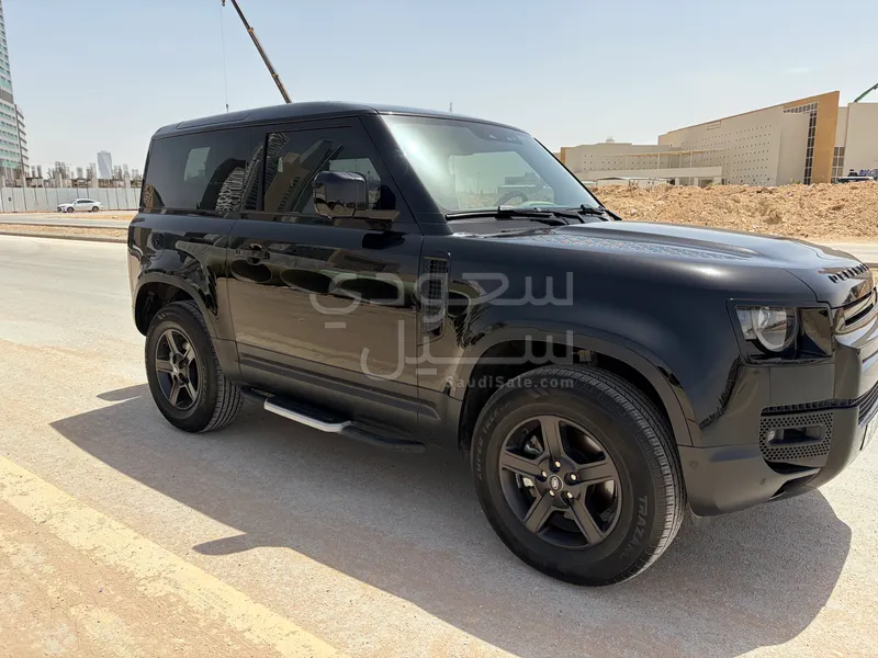 2023 لاند روفر ديفيندر 90
