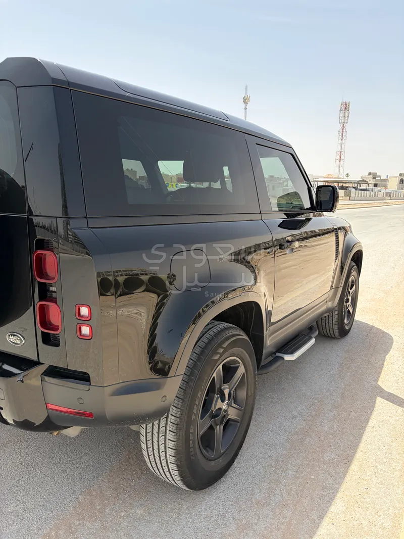 2023 لاند روفر ديفيندر 90