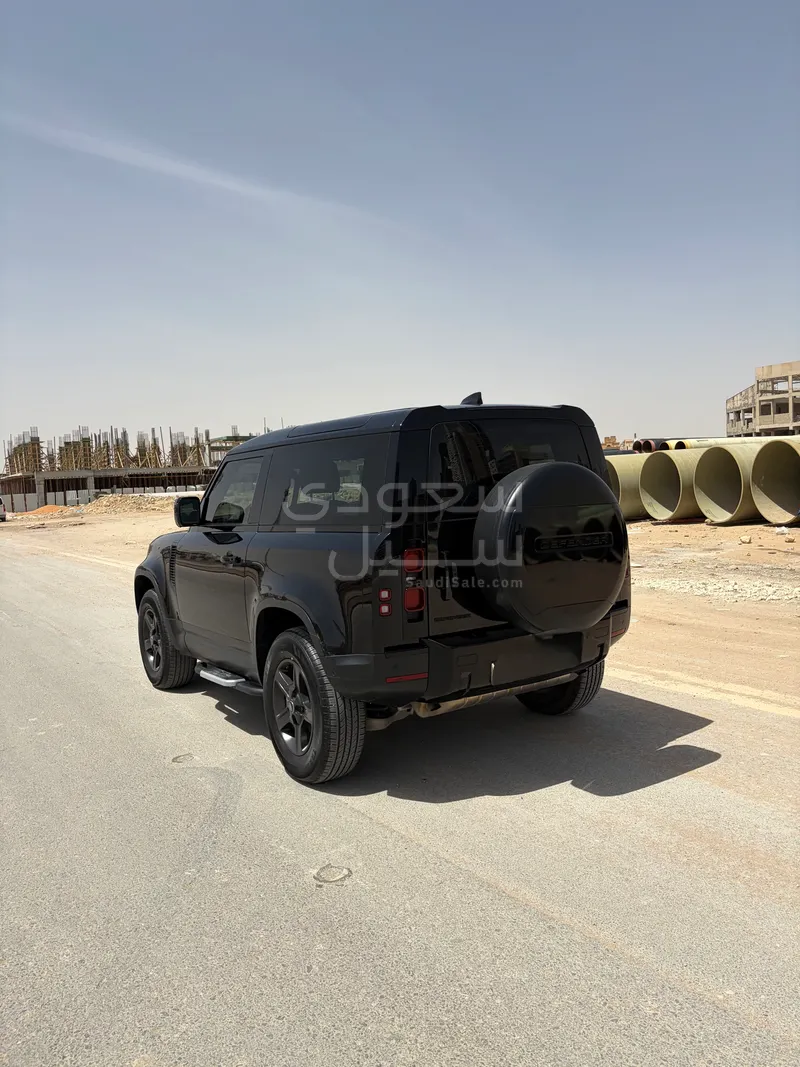2023 لاند روفر ديفيندر 90