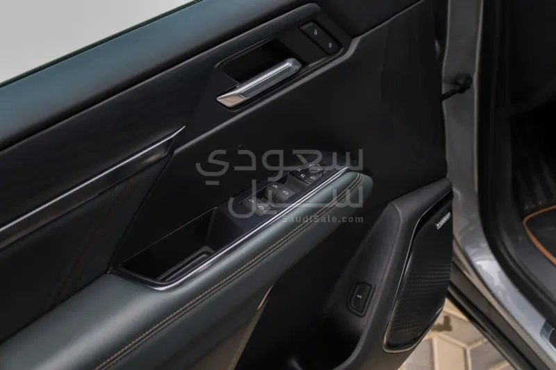 2024 جي ام سي اكاديا دينالي