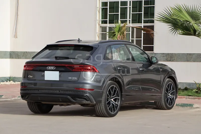 2021 Audi Q8 S Line