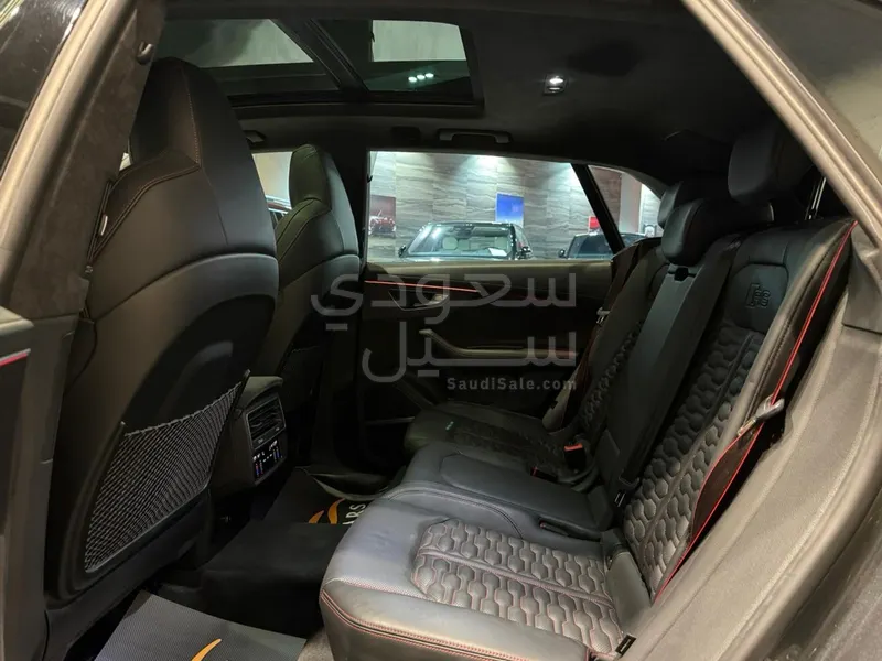 2021 اودي ار اس كيو 8