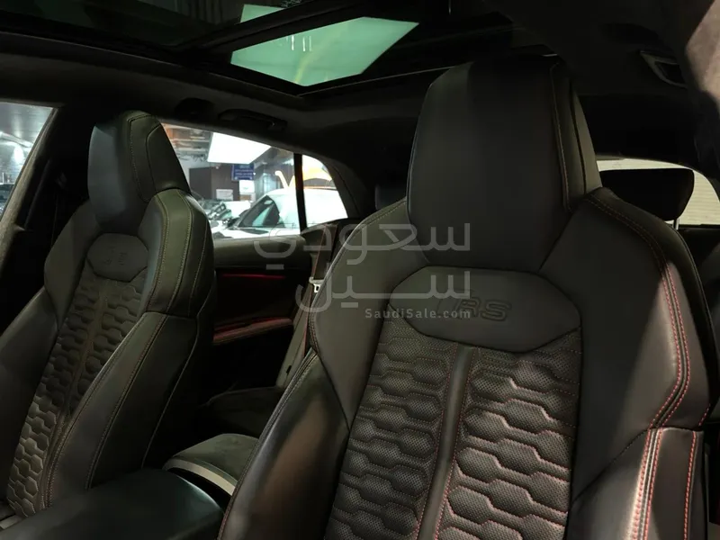 2021 اودي ار اس كيو 8