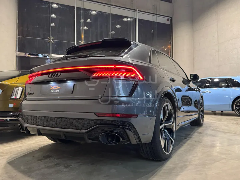 2021 اودي ار اس كيو 8