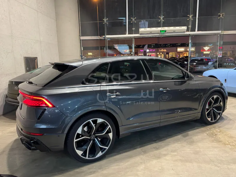 2021 اودي ار اس كيو 8