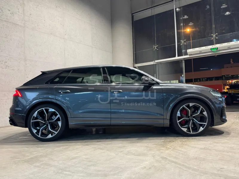 2021 اودي ار اس كيو 8