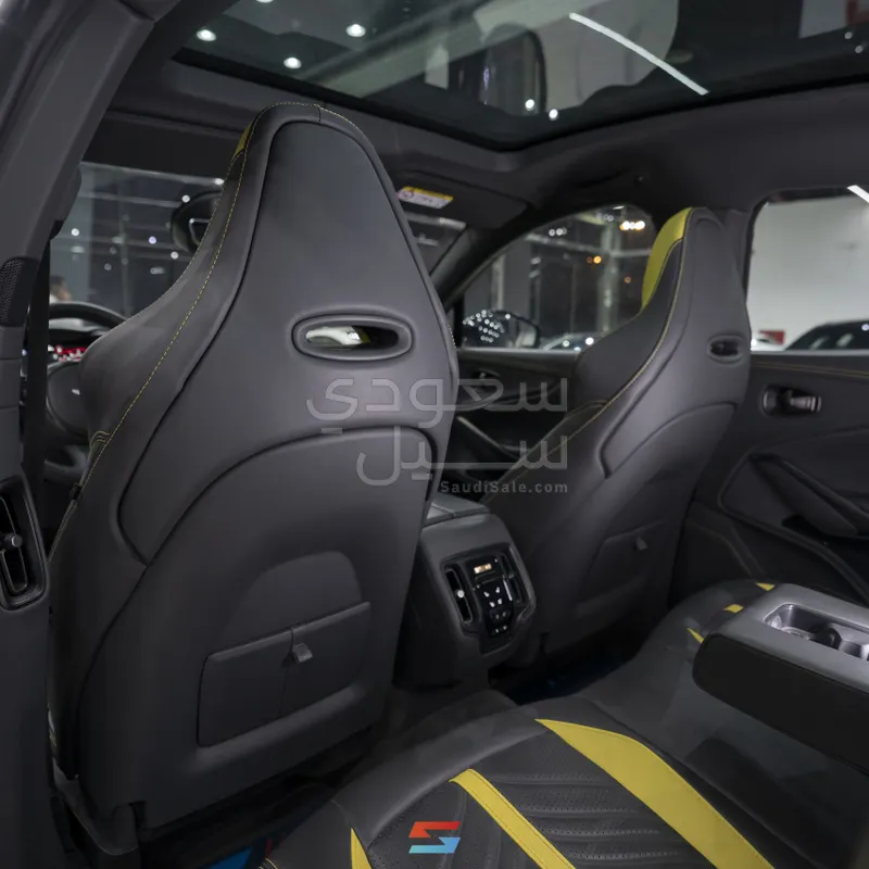 2024 استون مارتن دي بي اكس 707