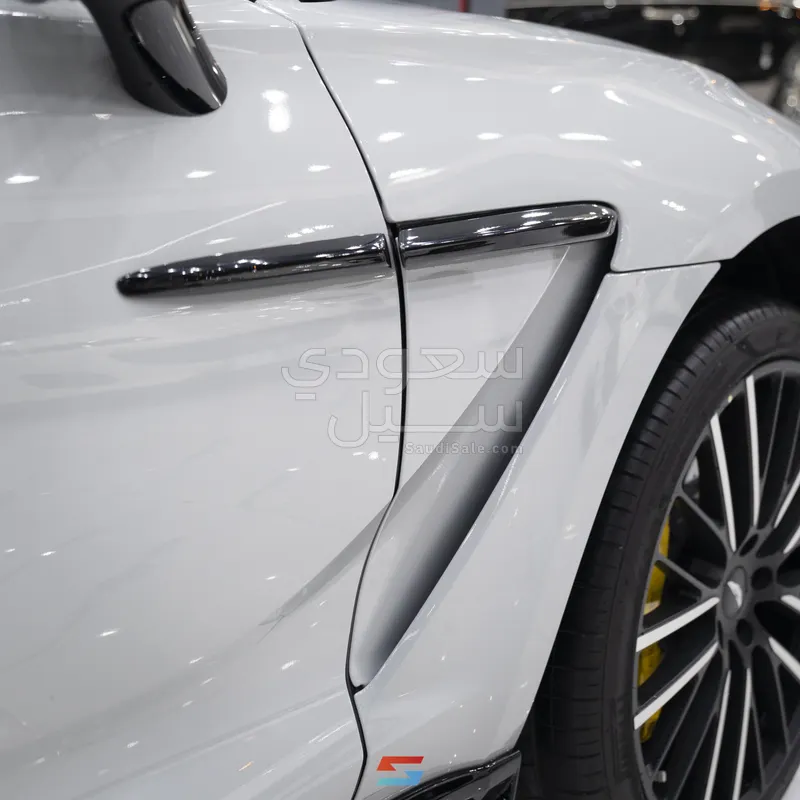 2024 استون مارتن دي بي اكس 707