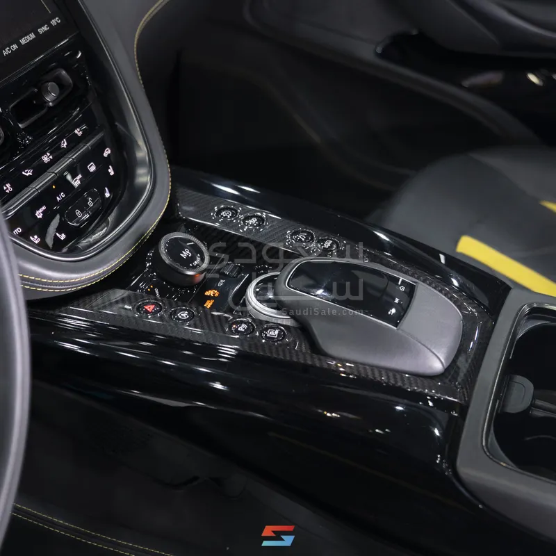 2024 استون مارتن دي بي اكس 707