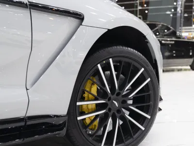 2024 استون مارتن دي بي اكس 707