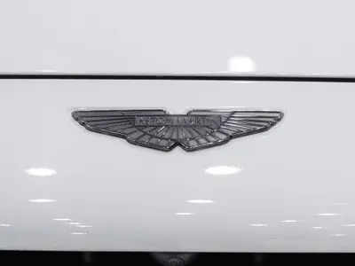 2024 استون مارتن دي بي اكس 707