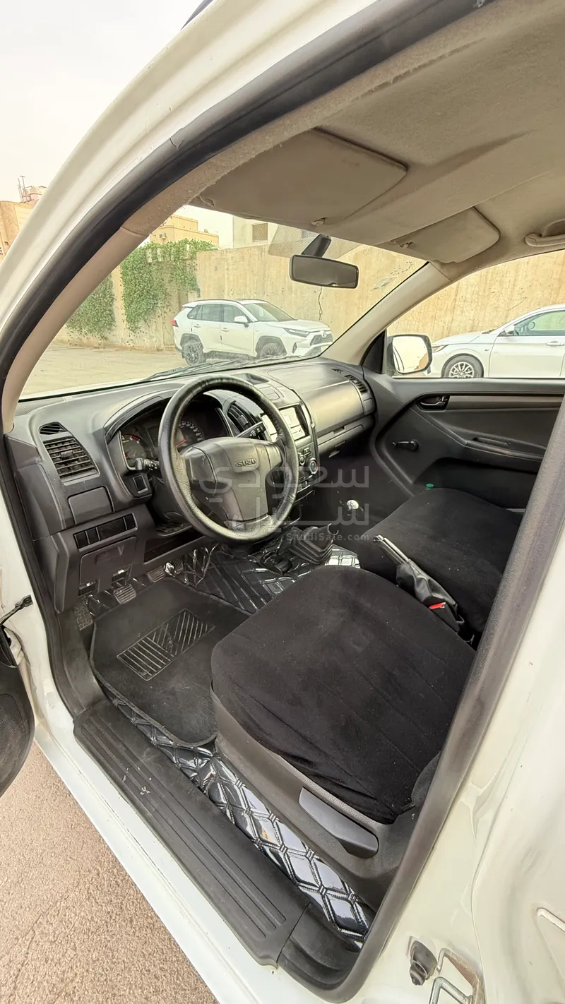 2014 ايسوزو بيكب غمارتين