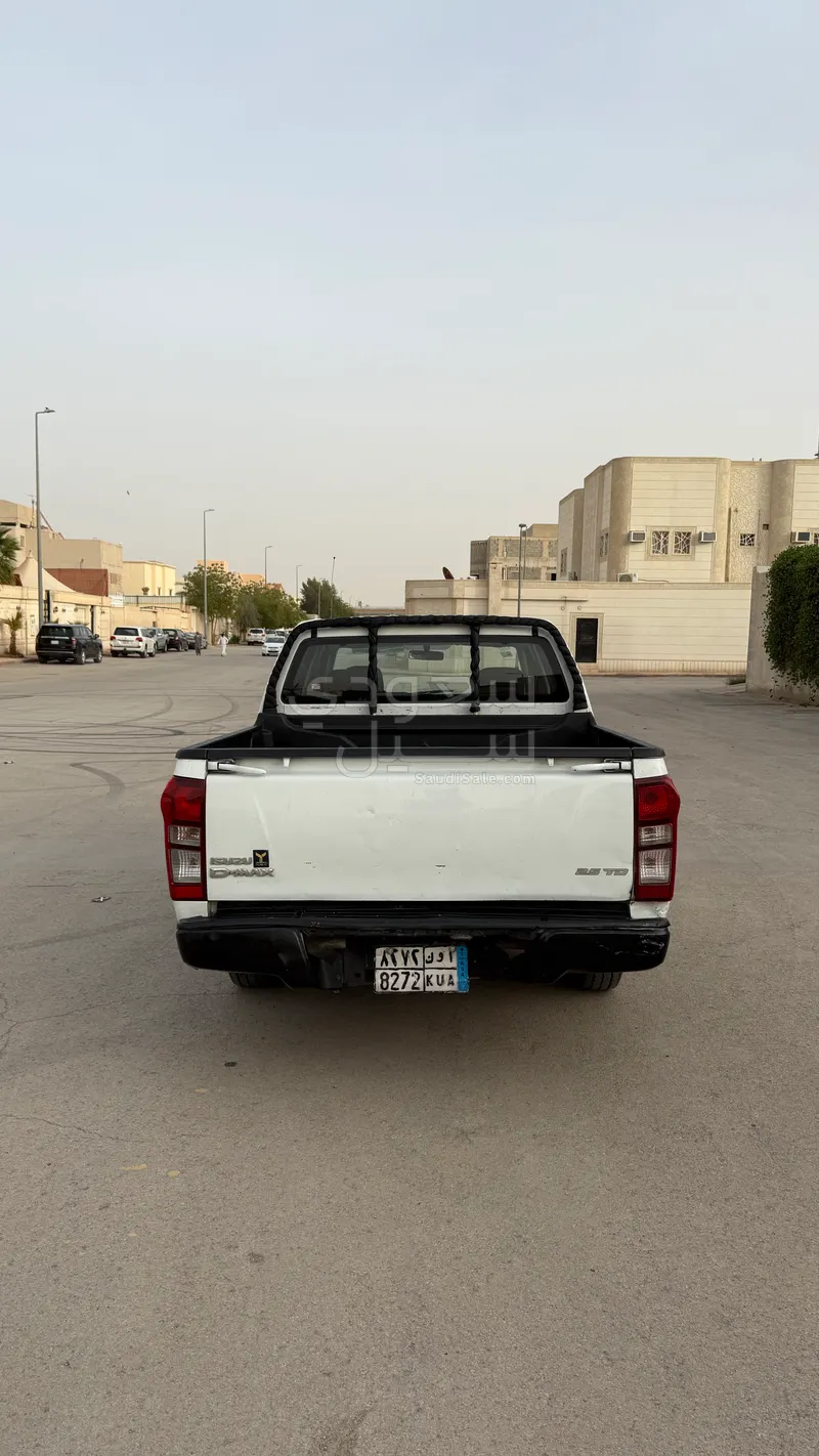 2014 ايسوزو بيكب غمارتين