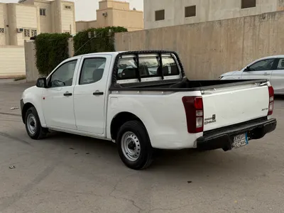 2014 ايسوزو بيكب غمارتين