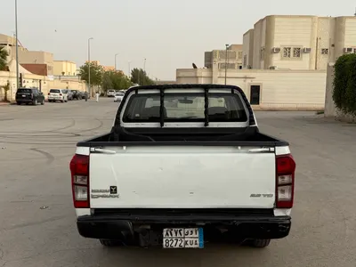 2014 ايسوزو بيكب غمارتين