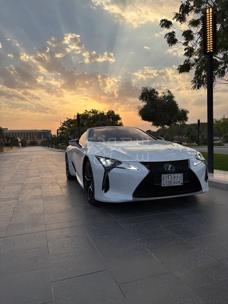 2023 لكزس إل سي 500