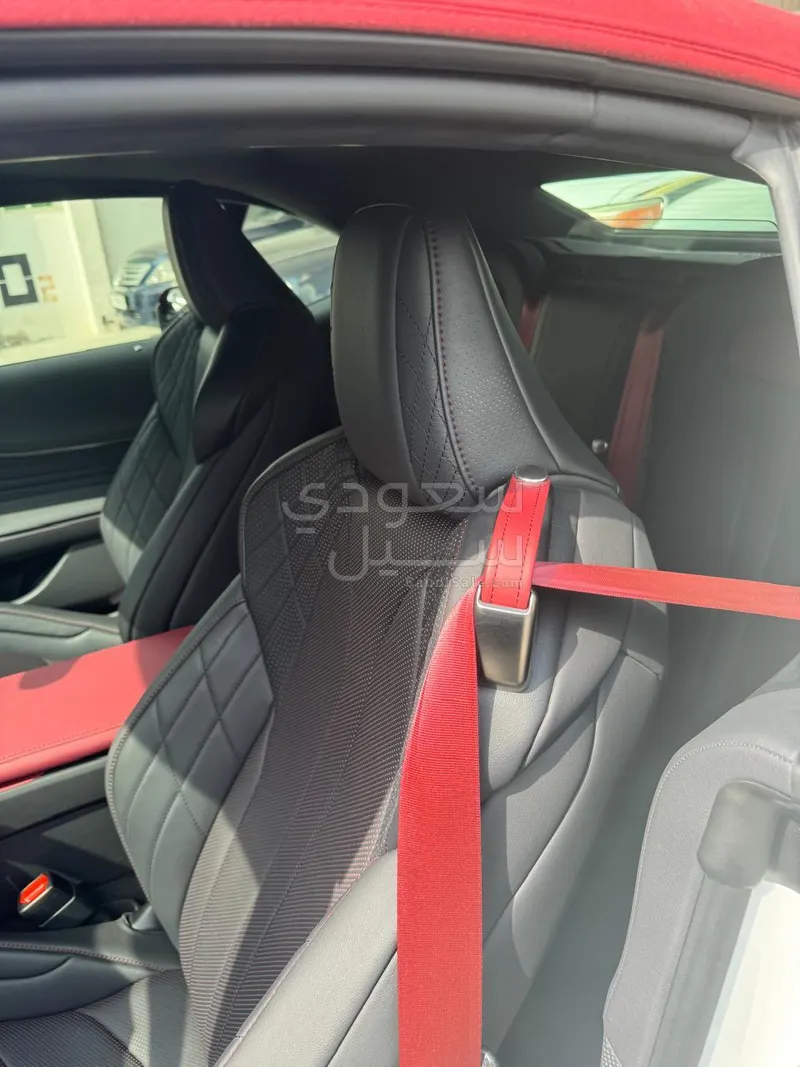 2023 لكزس إل سي 500