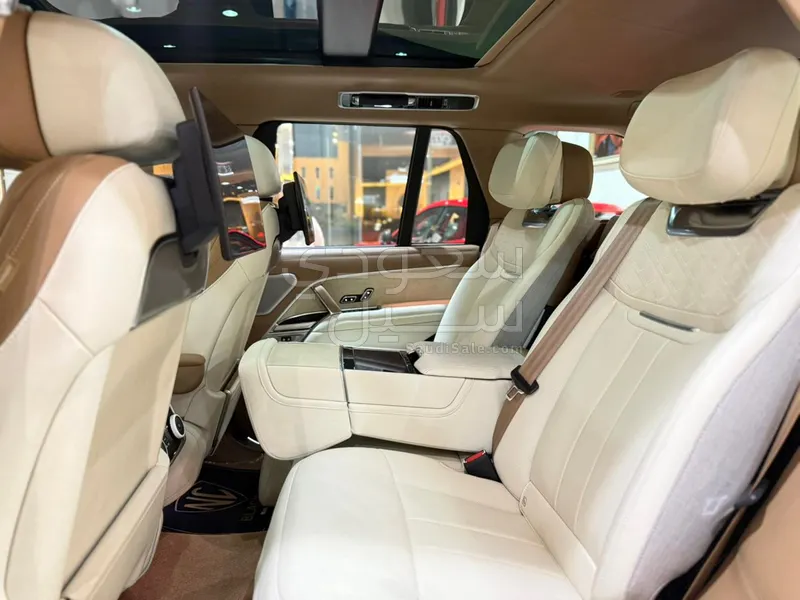 2023 لاند روفر رينج روفر اس في اوتوبيوغرافي