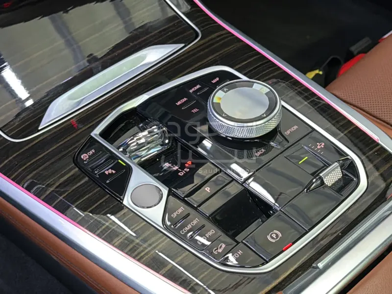 2025 بي ام دبليو الفئة اكس 7