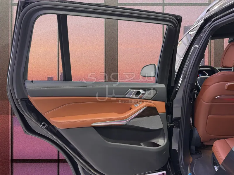 2025 بي ام دبليو الفئة اكس 7