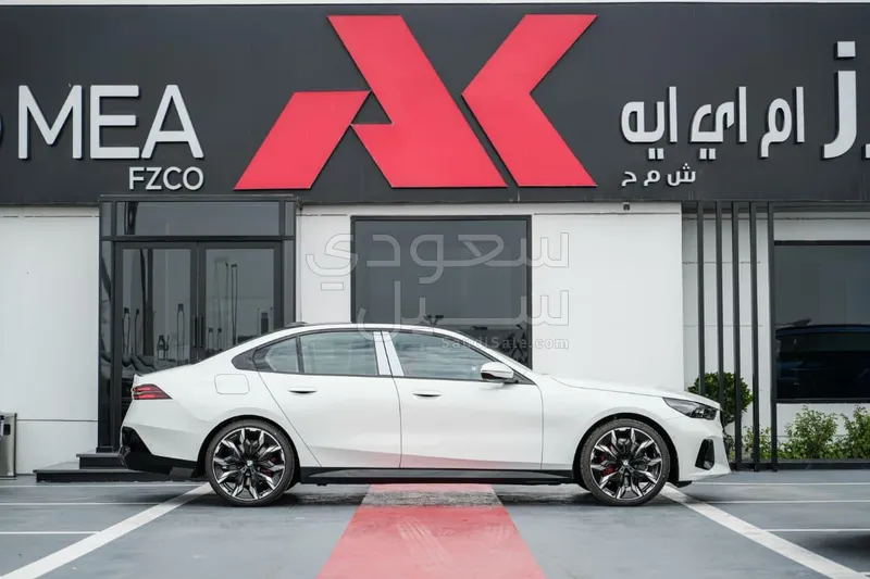 2026 بي ام دبليو الفئة الخامسة 530 إم كت