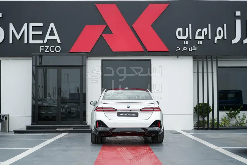 2026 بي ام دبليو الفئة الخامسة 530 إم كت