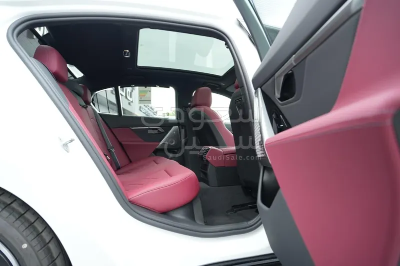 2026 بي ام دبليو الفئة الخامسة 530 إم كت