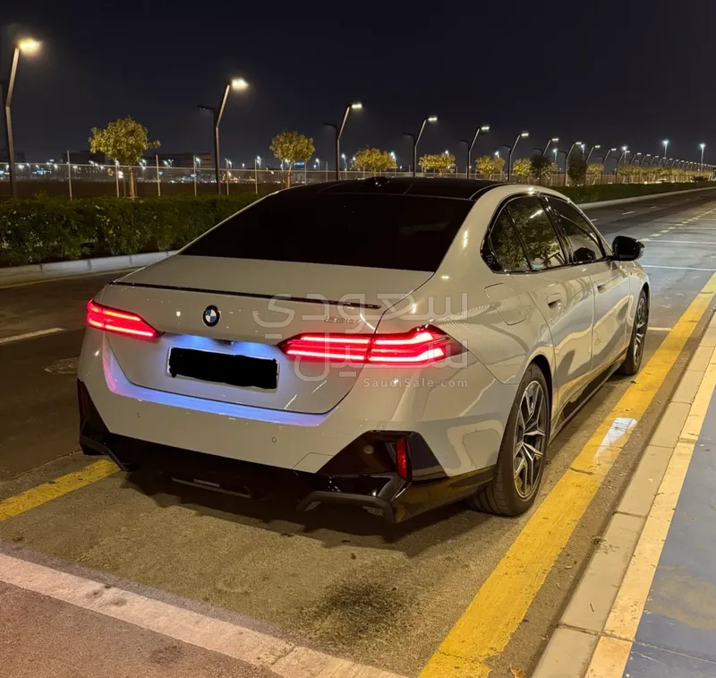 2025 بي ام دبليو الفئة الخامسة 520 أي