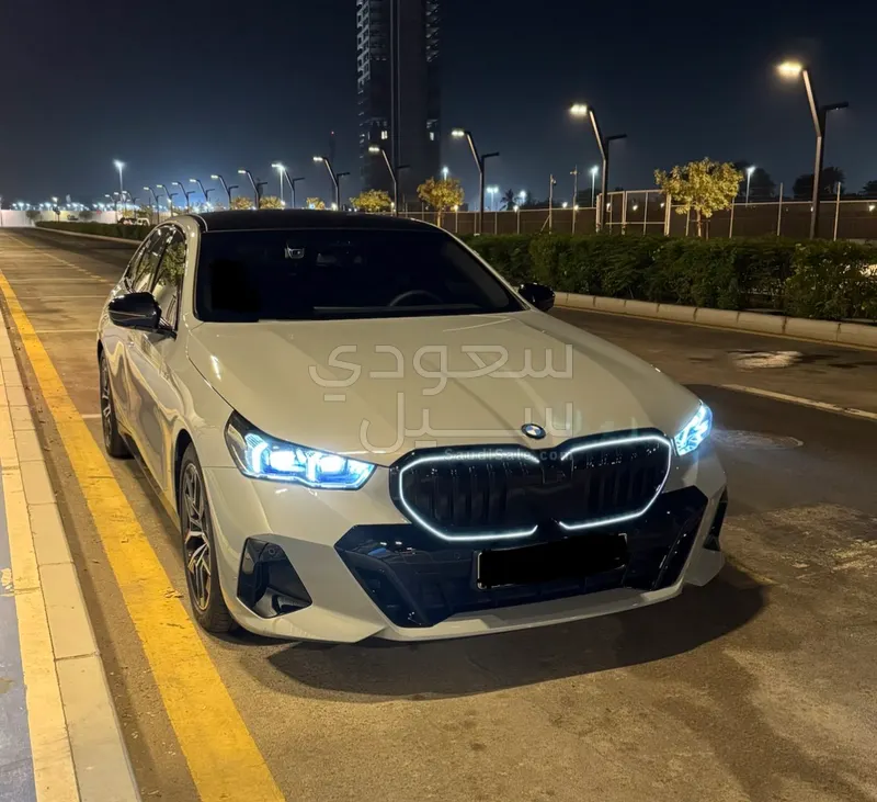 2025 بي ام دبليو الفئة الخامسة 520 أي