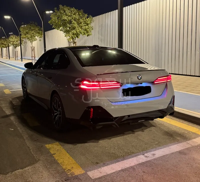 2025 بي ام دبليو الفئة الخامسة 520 أي