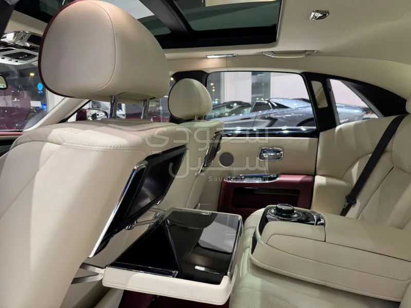 2015 رولز رويس قوست