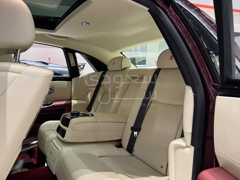 2015 رولز رويس قوست