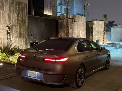 2024 بي ام دبليو الفئة السابعة 735 إل أي