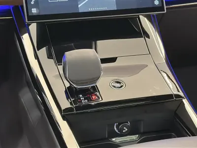 2024 لاند روفر رينج روفر سبورت اوتوبيوجرافي