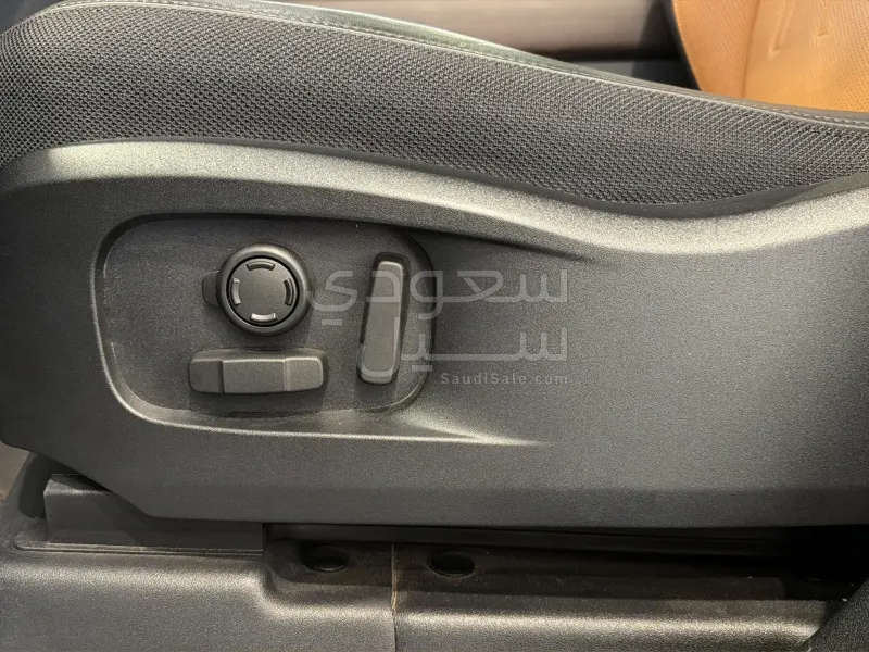 2024 لاند روفر ديفيندر اكس 110