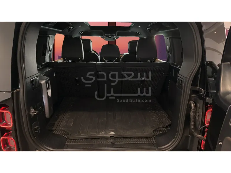 2024 لاند روفر ديفيندر اكس 110