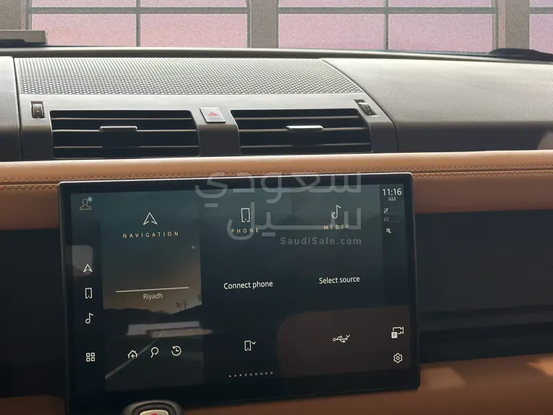 2024 لاند روفر ديفيندر اكس 110